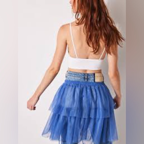 NWOT! Free People ‘Carrie Half Slip’ medium. White. 3 layers. Elastic waist - Picture 3 of 8